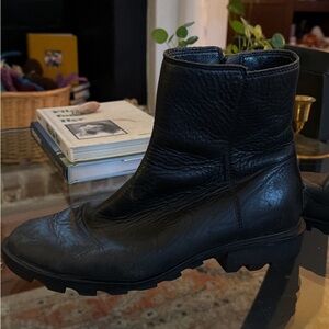 Sorel women’s Black Leather Boots